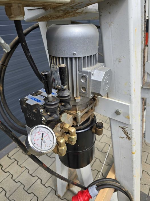 Prasa hydrauliczna do klejenia ramowa/trapezowa 
Marka Feichtner