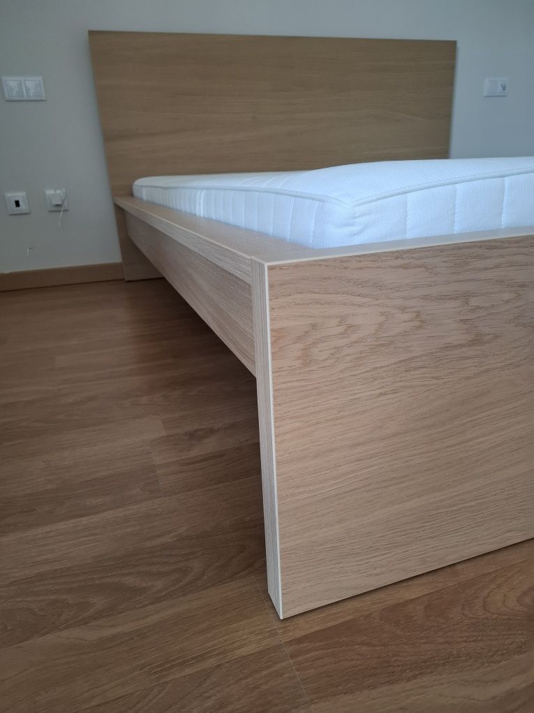Cama Ikea Malm 160x200cm c/ estrados e colchão