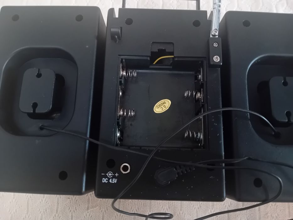 Rádio a Pilhas Miniatura