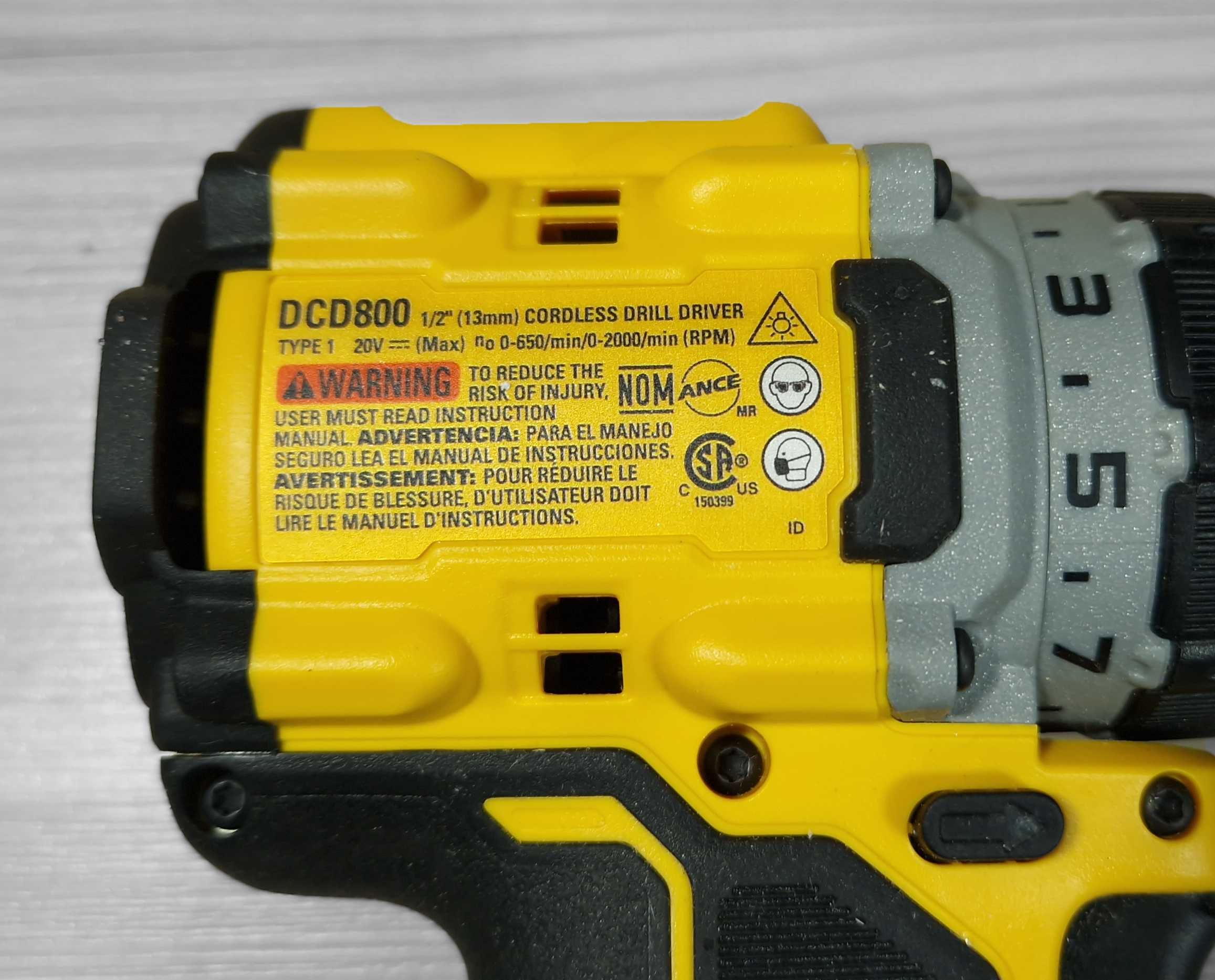 Аккумуляторная бесщеточная дрель-шуруповерт DEWALT DCD800P1 20V 90 Nm