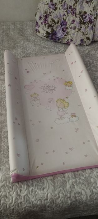Przewijak dla dziecka na łóżeczko