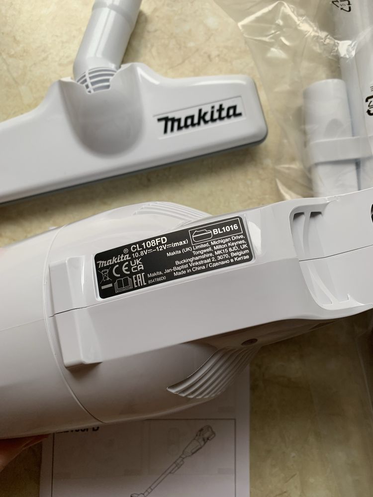 Акумуляторний пилосос MakitaCL108DZ (12V)