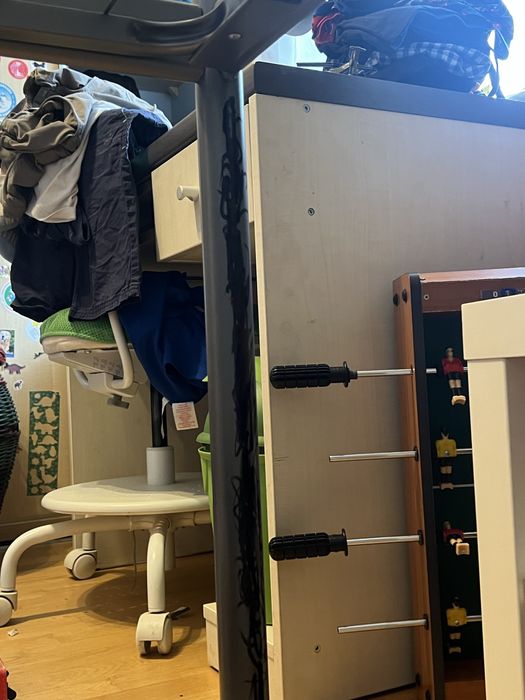 Metalowe łóżko ikea