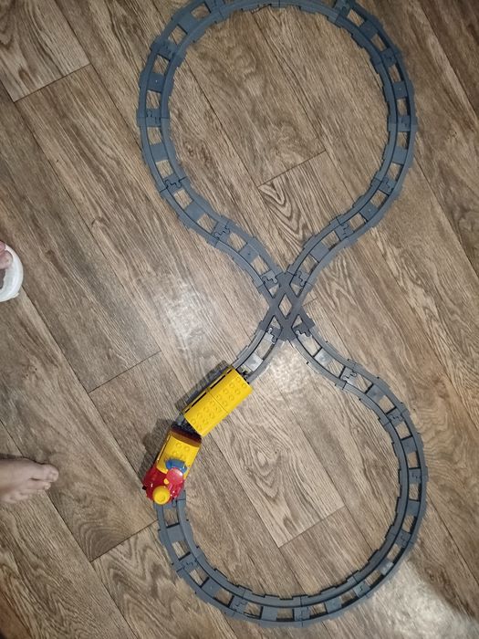 Железная дорога,как Lego Duplo