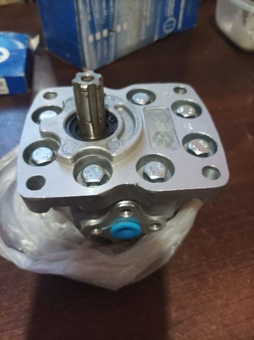 Продам насос шестеренный.