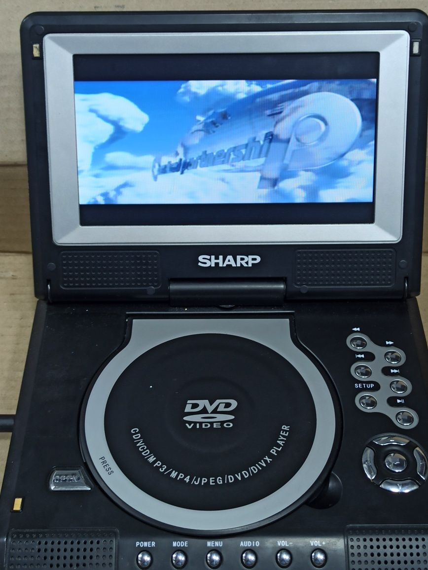 Портативный DVD player Sharp