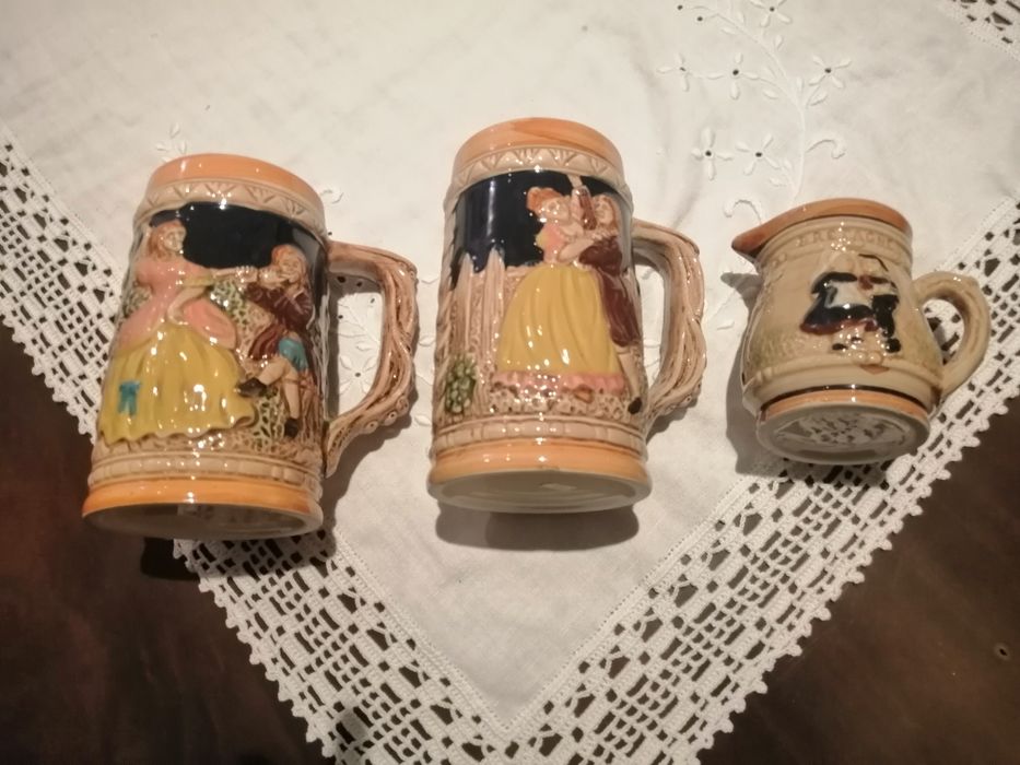Canecas de cerveja de Macau + caneca tipo molheira 
Está nova