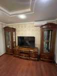 Продам 2 витрины с подсветкой и тумбу ТВ из дерева. Румыния