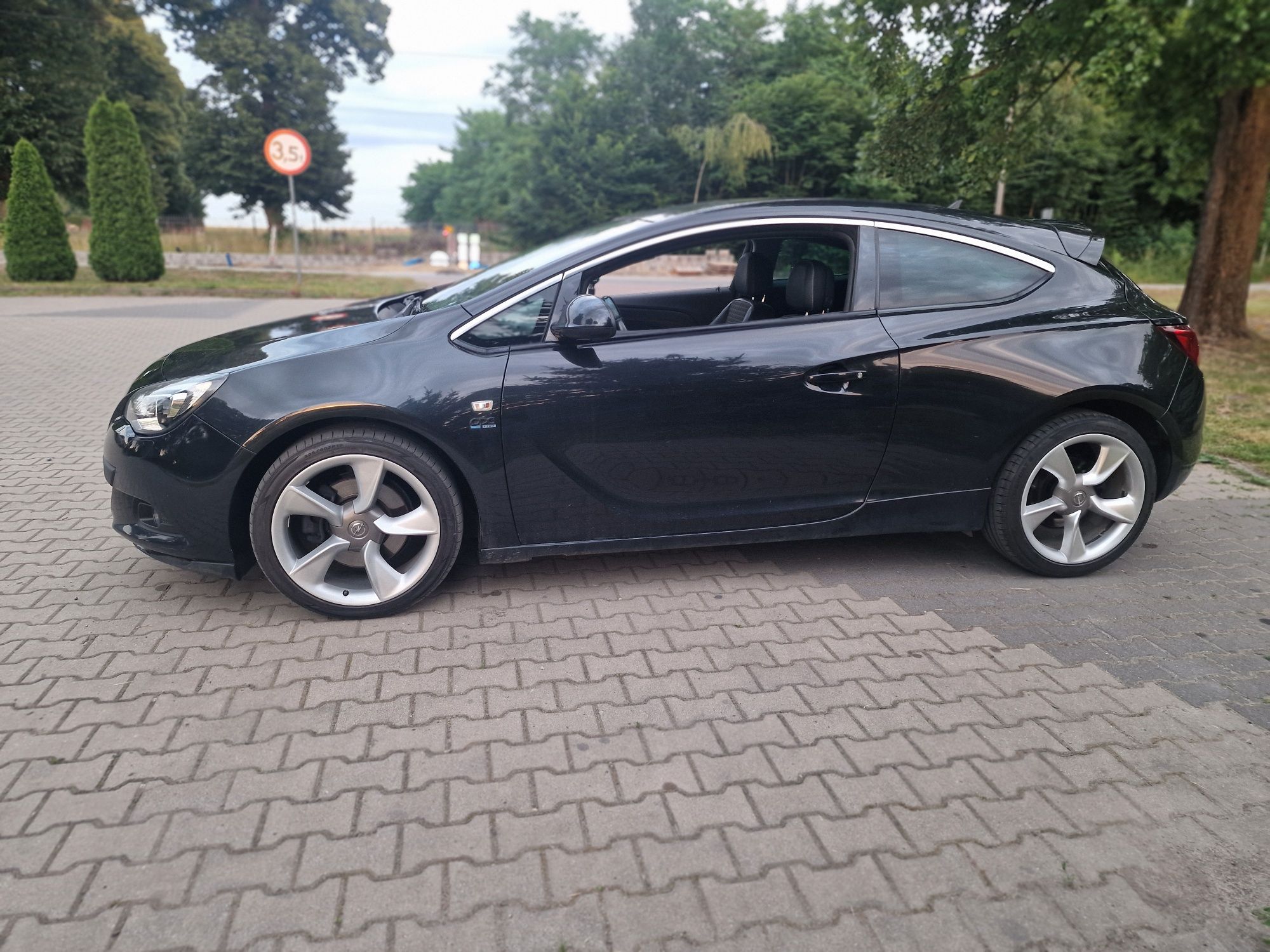 Opel Astra J GTC 2.0 CDTI