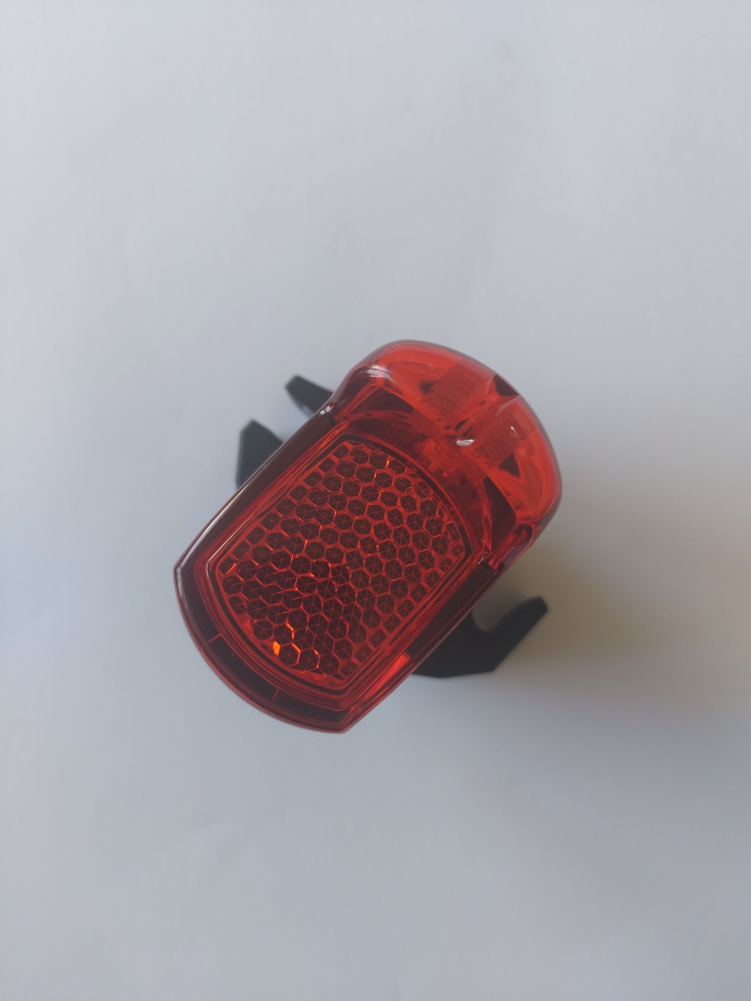 Lampka rowerowa tylna mocowana na pręty siodła ładowana USB widoczność