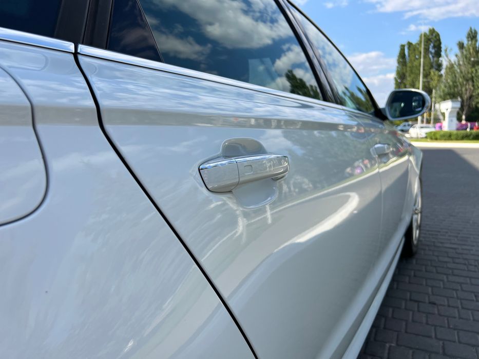 Продам свой автомобиль Audi A6 2015