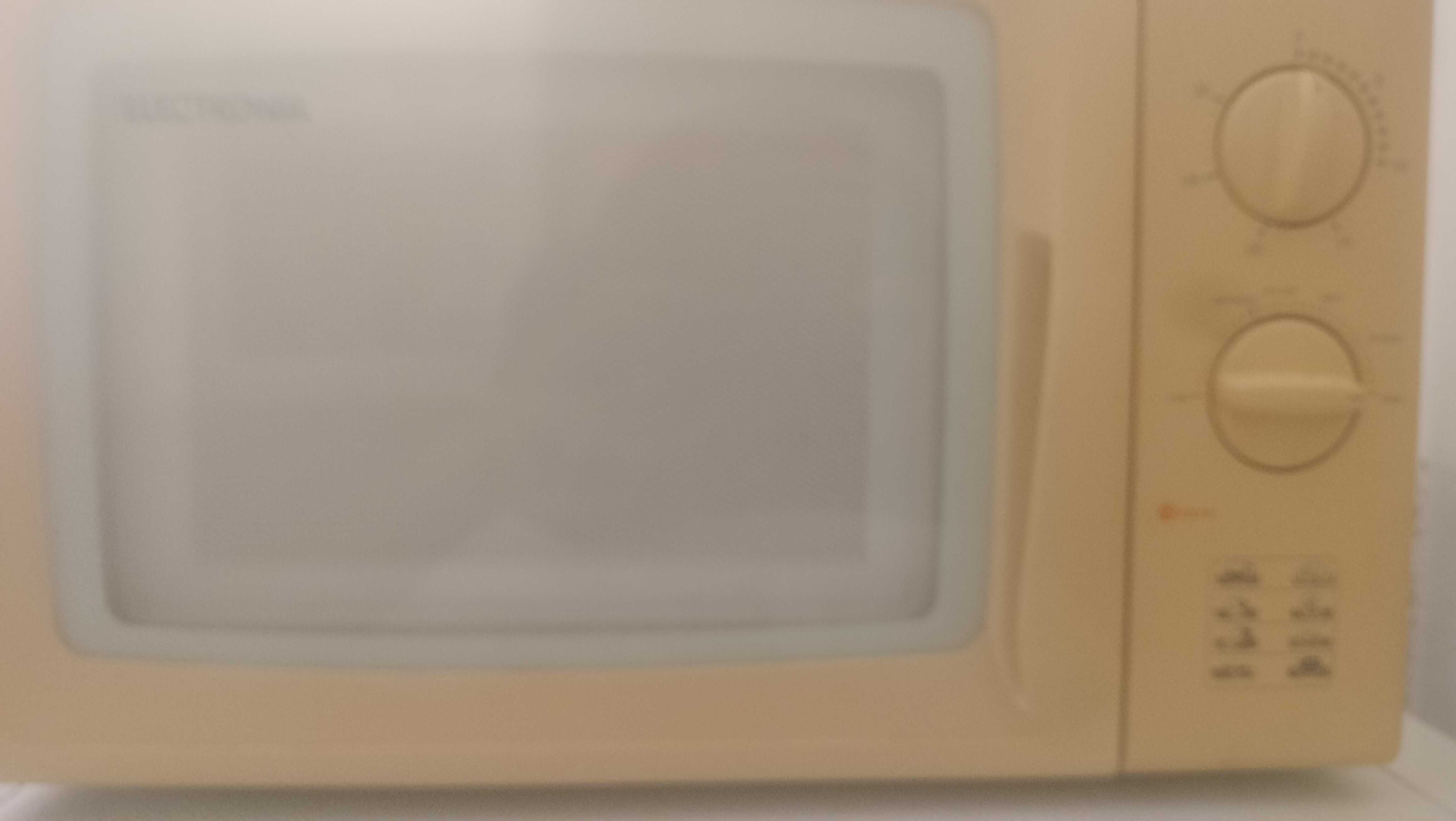 Microondas Electronia 700 W bom estado