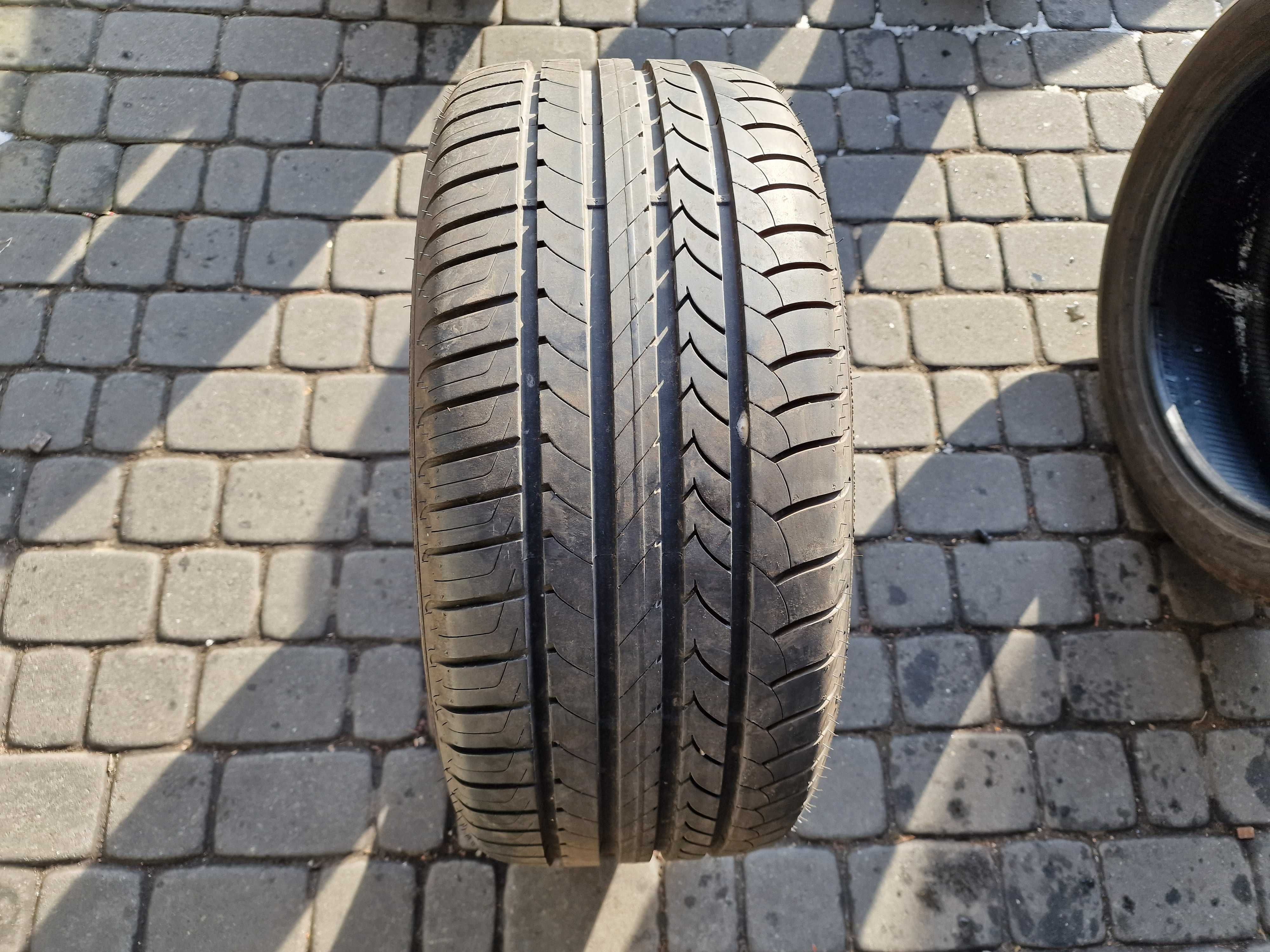 JAK NOWE Opona Goodyear EfficientGrip - 255/40/18