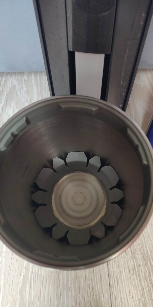 Saturator Soda Stream Crystal + pełny nabój + karafka - Grafitowy
