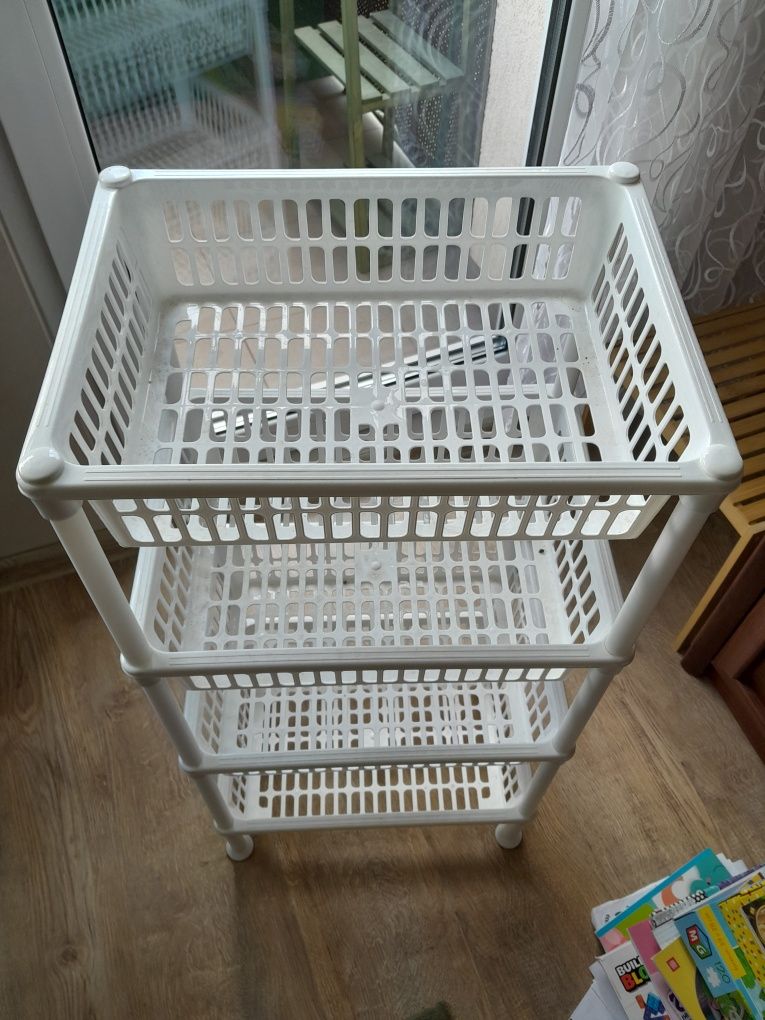 Regał plastikowy np. do łazienki, nieużywany, tylko złożony