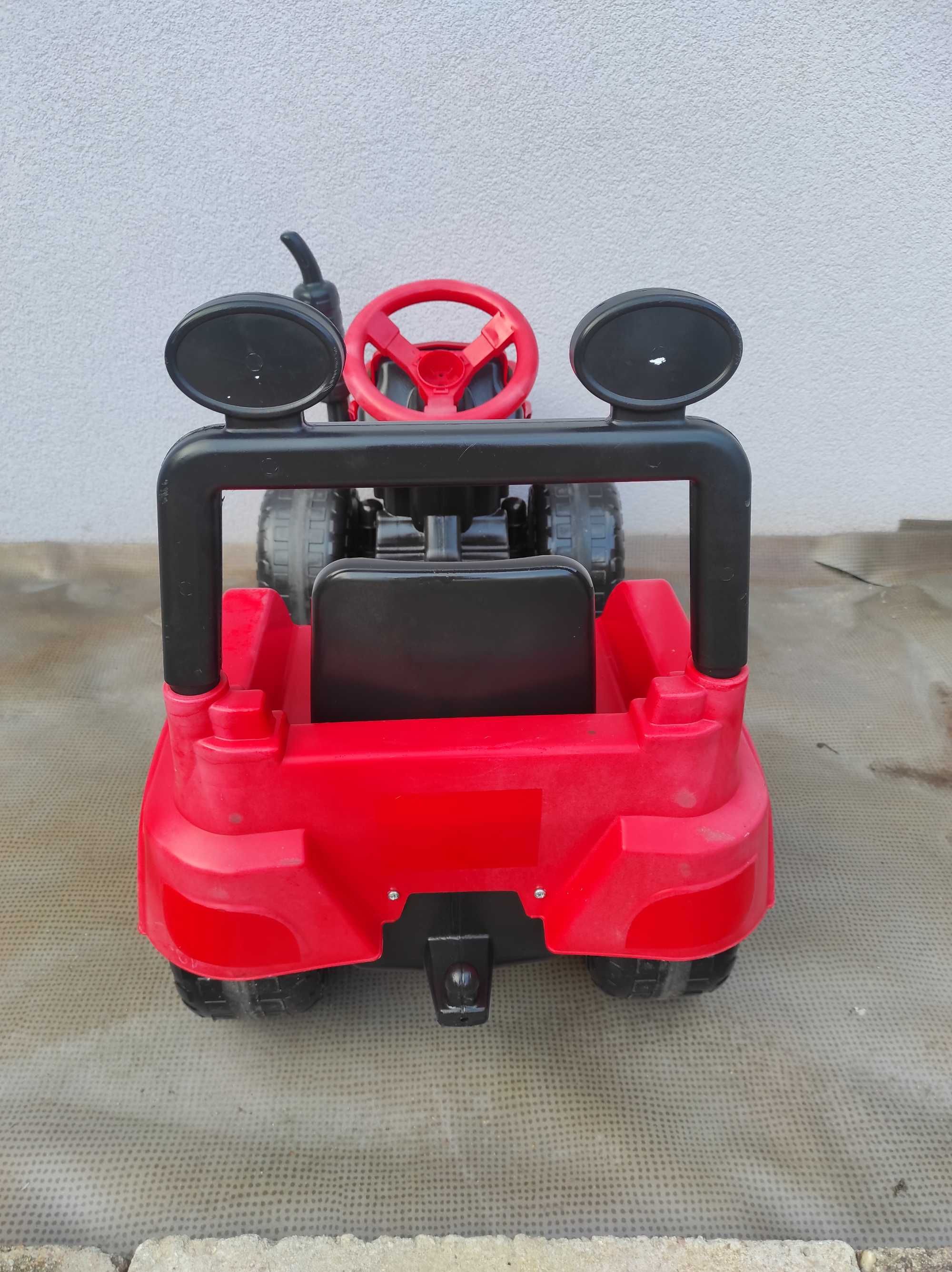 Traktor na pedały . Jeździk ciągnik rowerek