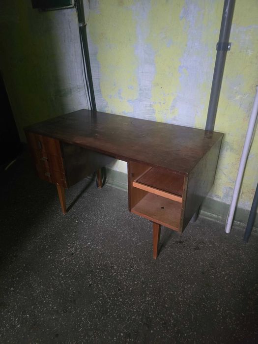 Віддам стіл тільки самовивіз