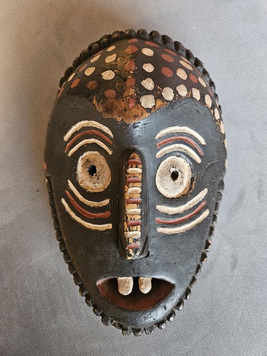 Máscara angolana artesanal certificada