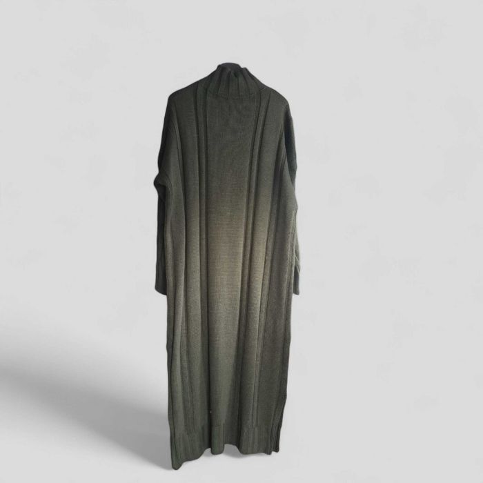 Sukienka sweterkowa plus size khaki MIDI