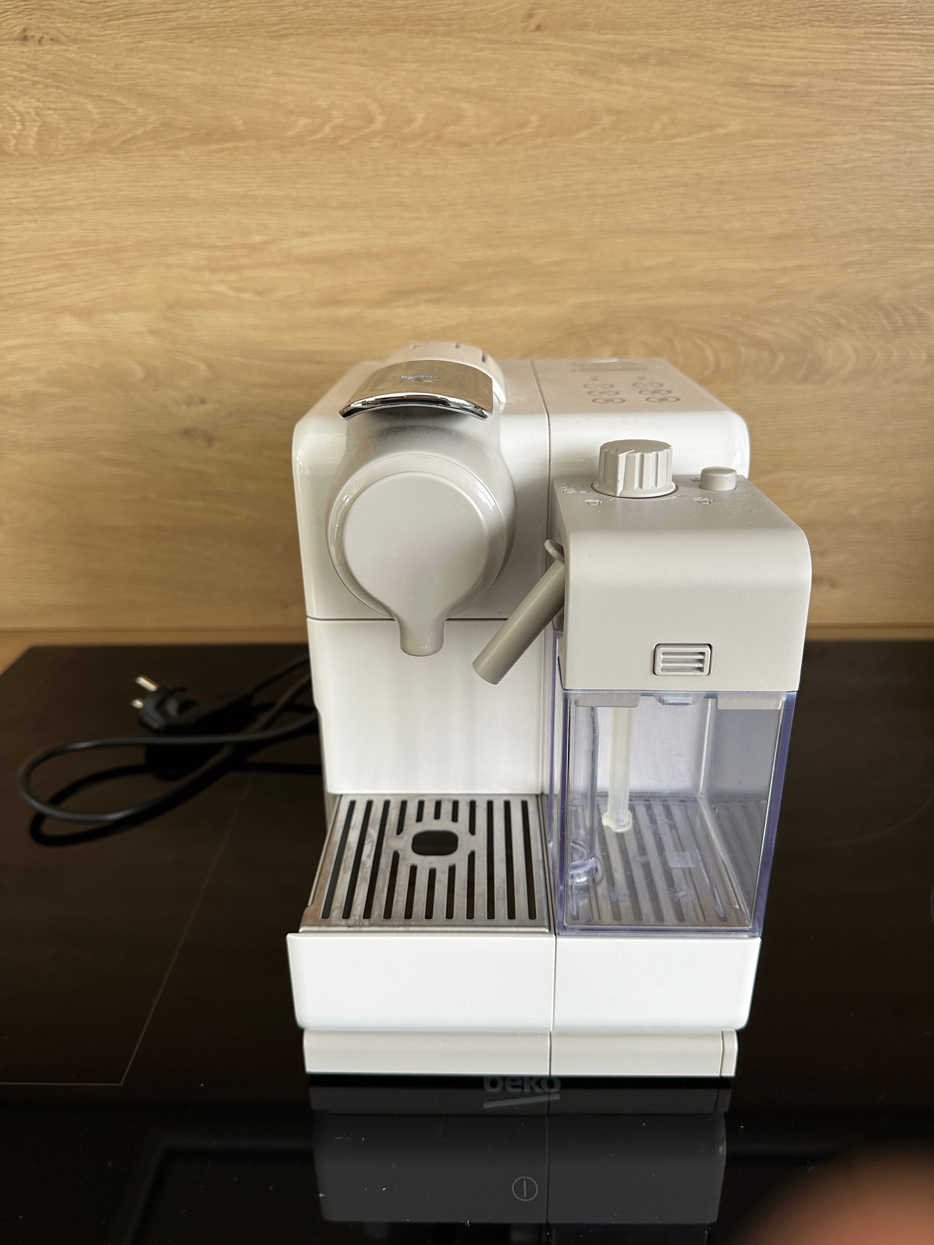 Ekspres do kawy De’Longhi Lattissima Touch EN 550