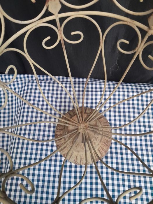 Fruteira antiga em metal