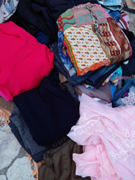 Lote 200 Peças de Roupa