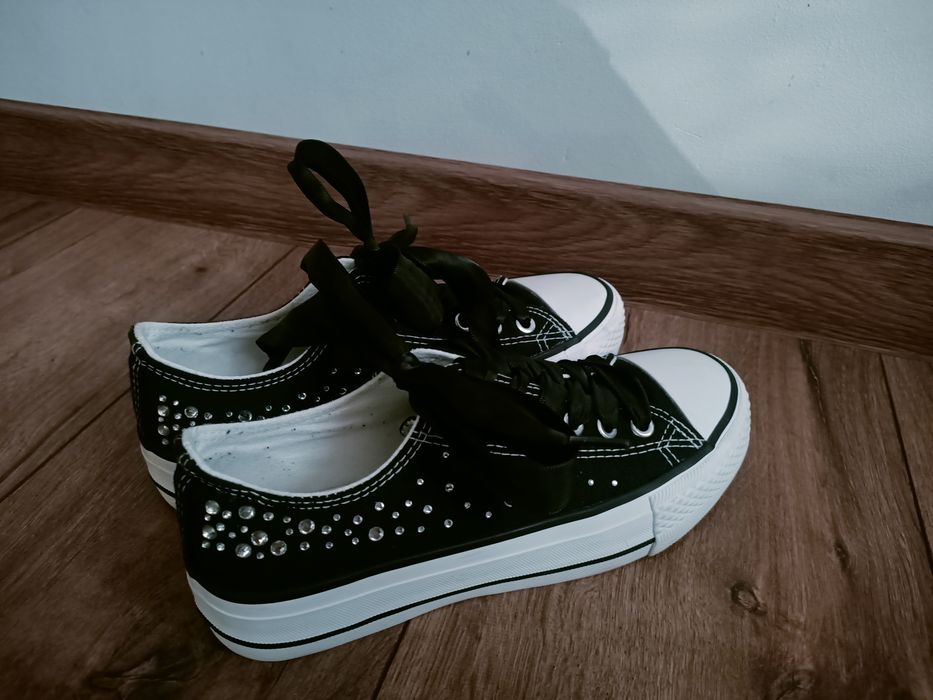 Trampki z cekinami rozmiar 36