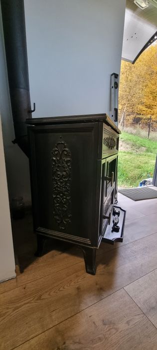 Kominek żeliwny wolnostojący SAEY z funkcją kuchenki