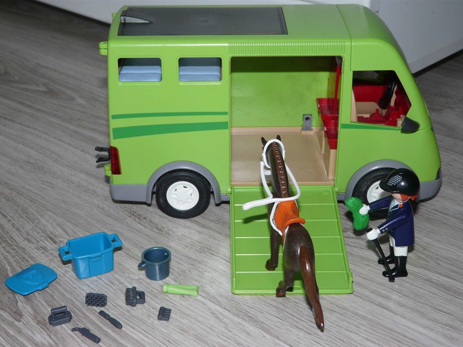 Playmobil auto do przewozu koni 6928