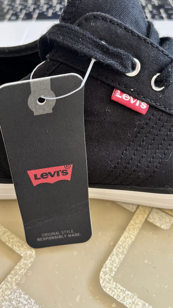 Оригінальні кеди Levis