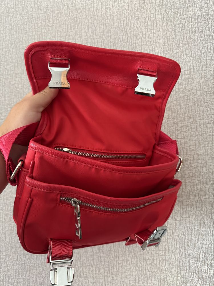Сумка Prada кросбоді