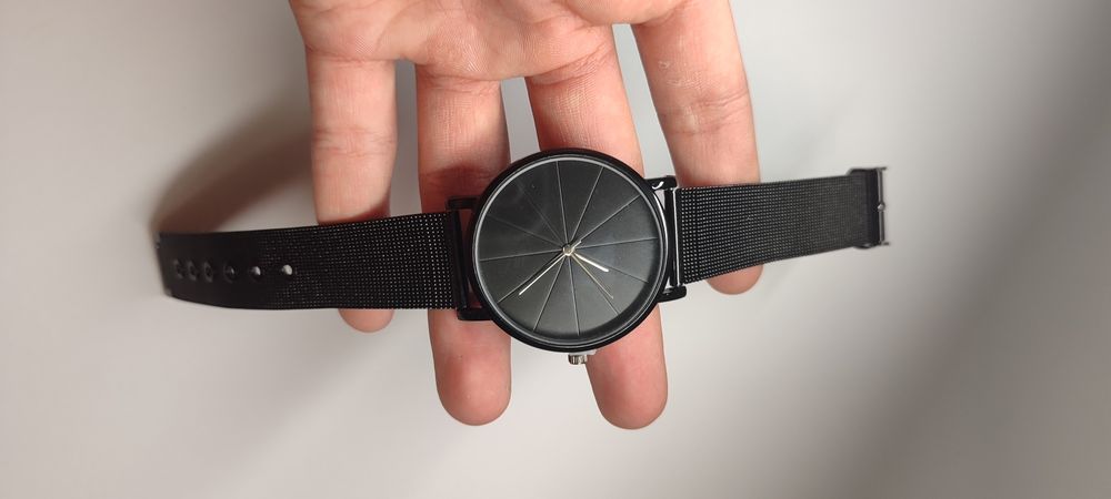 Елегантний мінімалістичний чоловічий годинник з великим циферблатом,