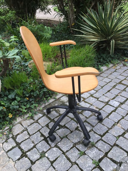 Cadeira secretaria em madeira