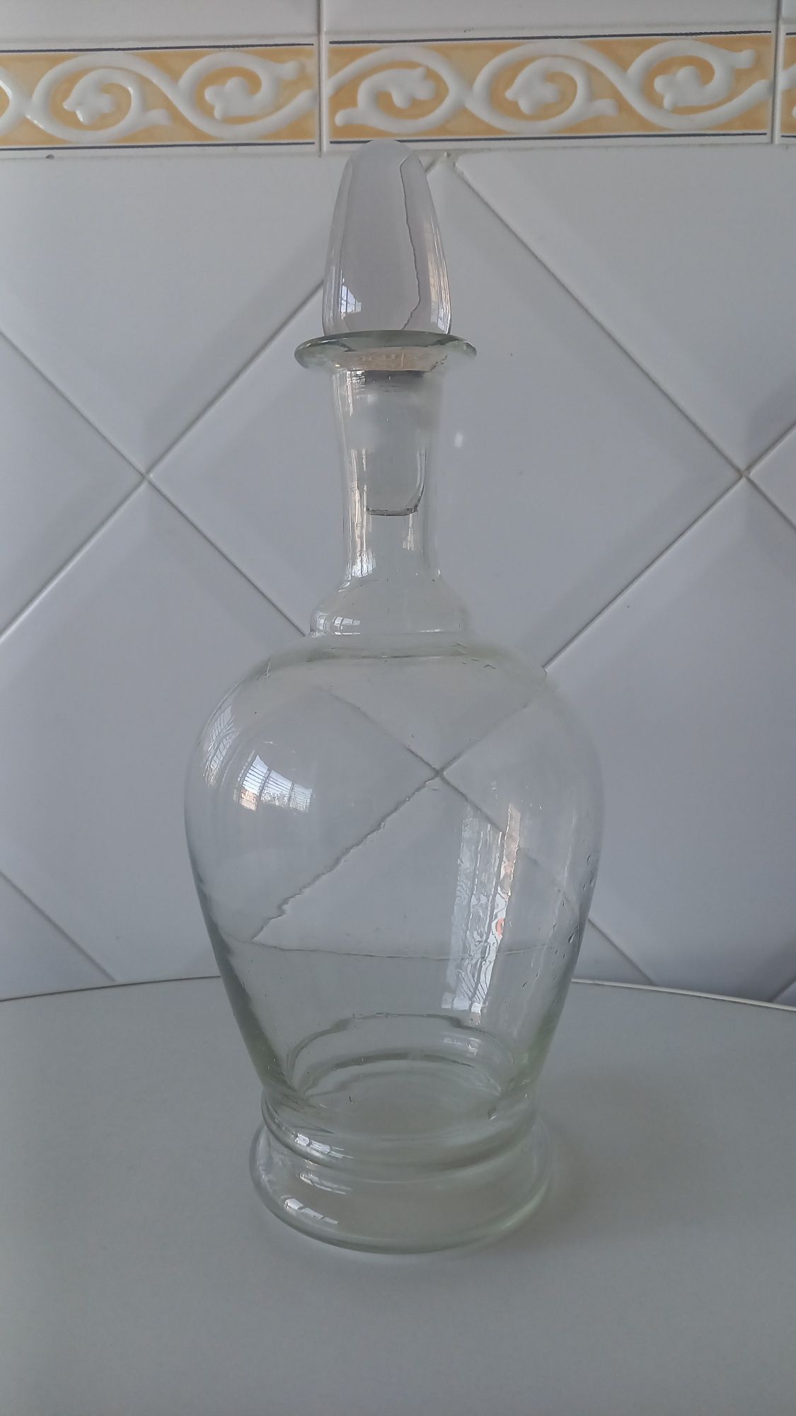 Garrafa de vidro antiga