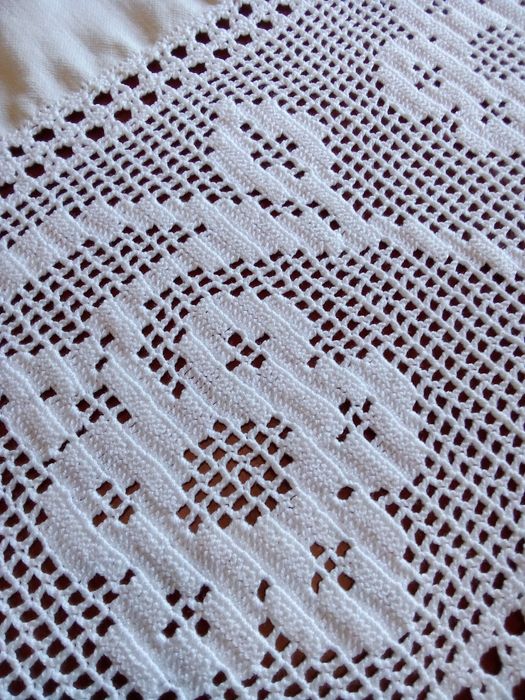 Toalha de Mesa em Linho e Crochê