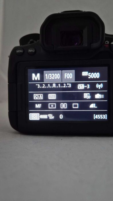 Canon EOS 90D + 18-135mm + 50mm + 3 baterias + extras (kit completo)