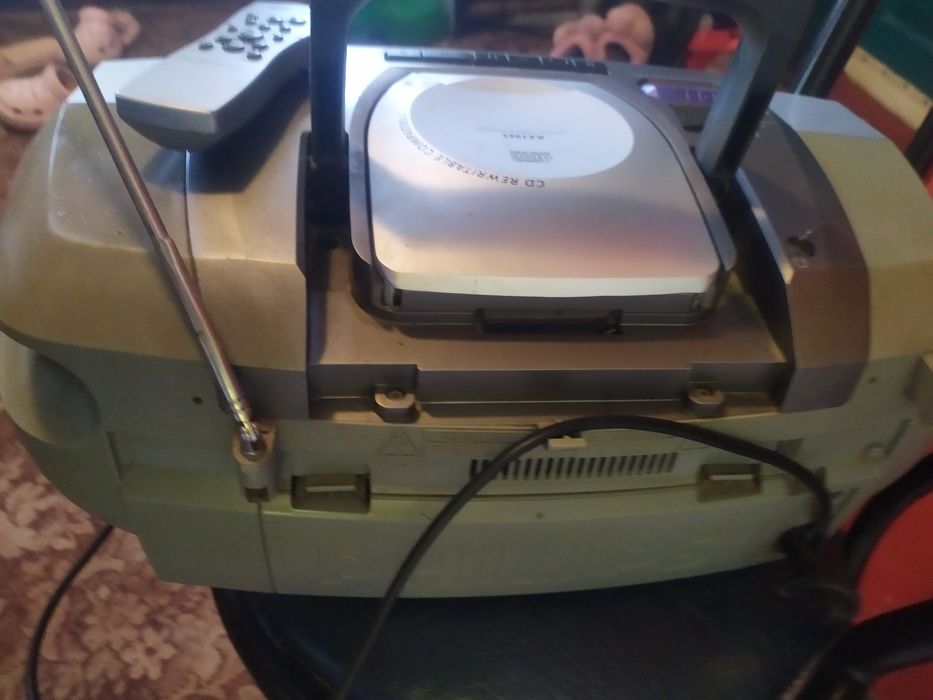 Магнитофон Phillips