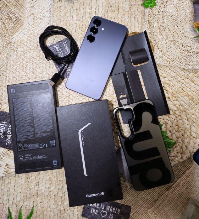 Vendo meu samsung S25 normal praticamente novo na caixa. 128Gb 1