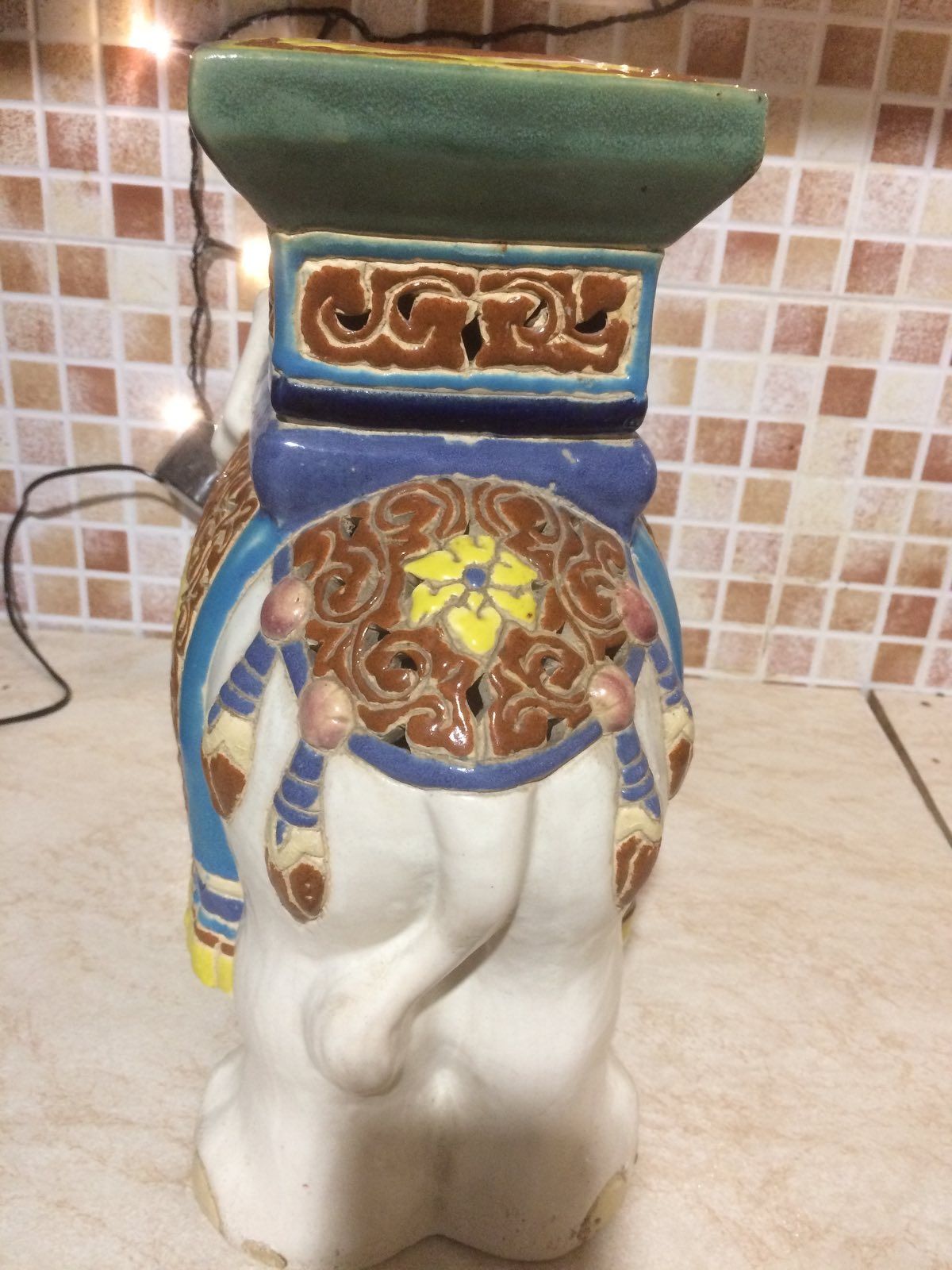 Керамический слон-подставка,большой.