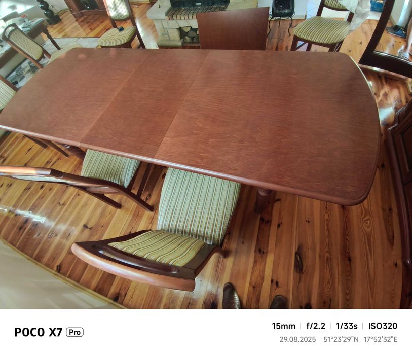 Stół rozkładany z krzesłami