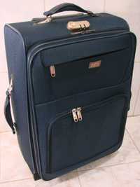 валіза середніх розмірів