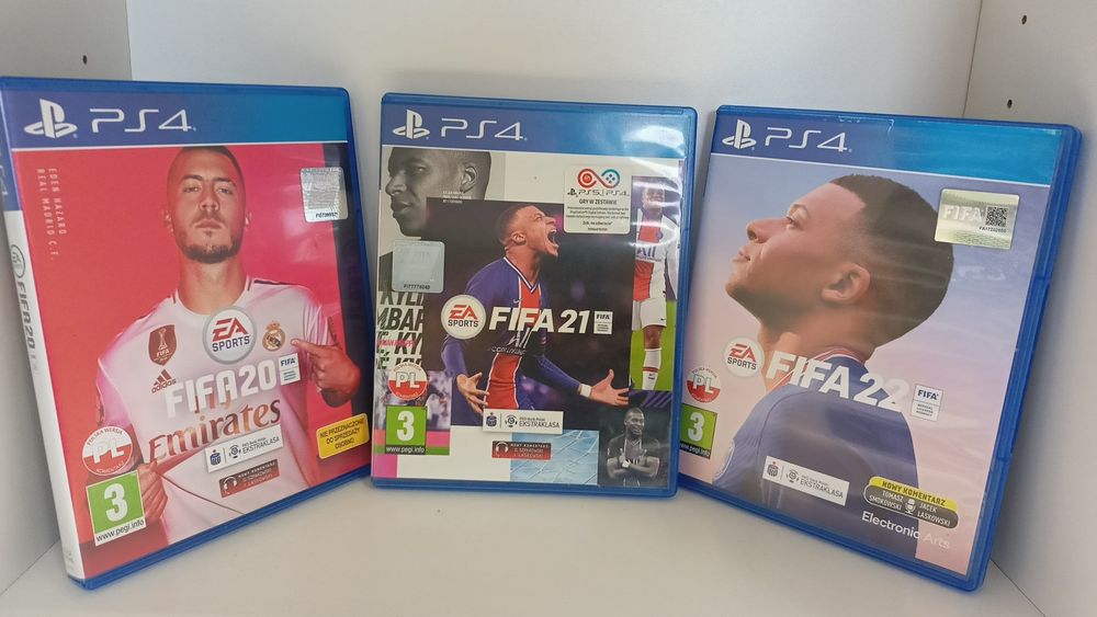 Zestaw gier PS4: FIFA 20, 21, 22