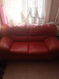 Skórzana czerwona sofa