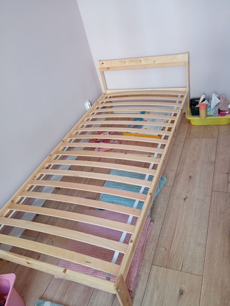 Łóżko ikea że stelażem 90x200 cm