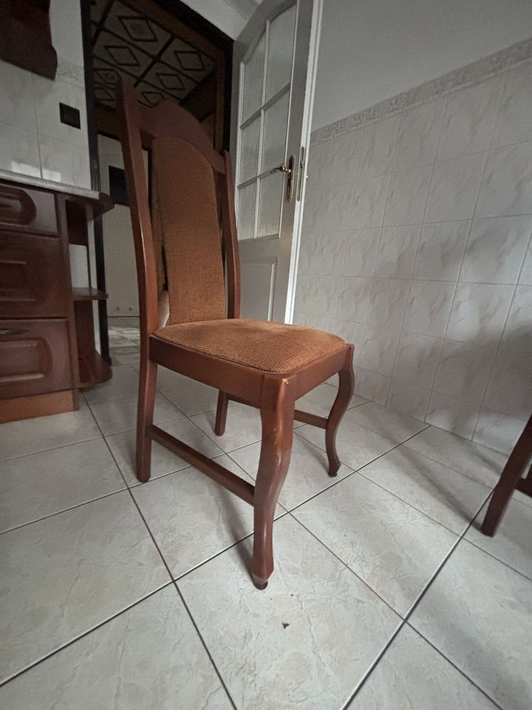 Meble kuchenne z AGD i stół z krzesłami