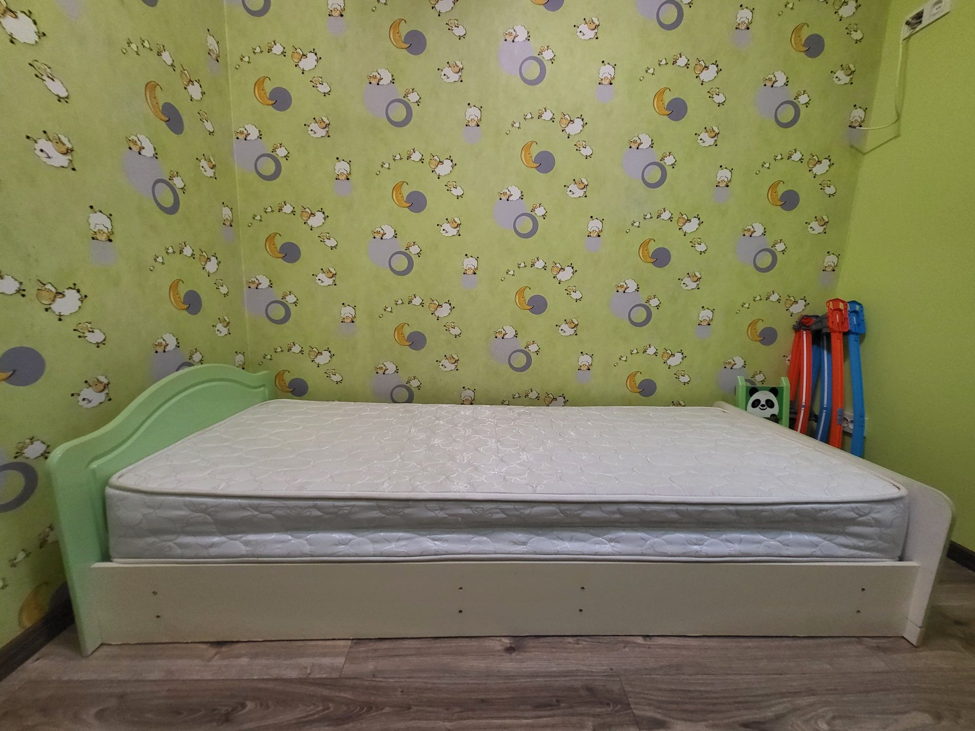 Продам детскую кроватку и матрас