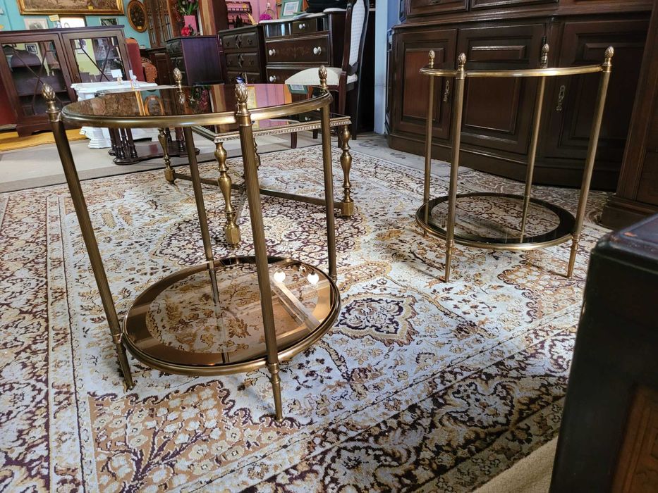 Mesas redondas em latão com dois tampos em vidro - óptimo estado