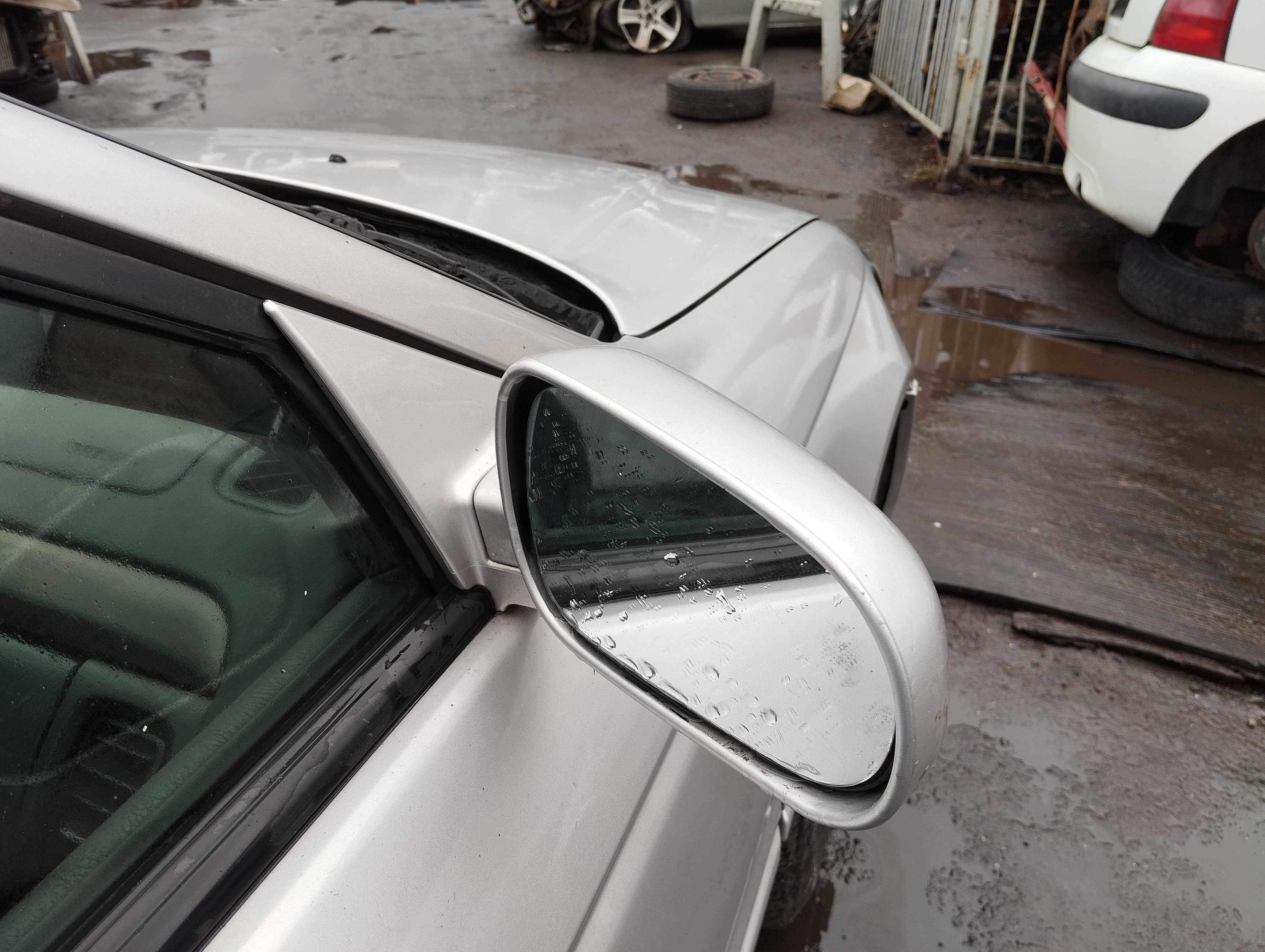 Honda Accord 2.0i 4D 2000 r.Lusterko zewnętrzne prawe.
