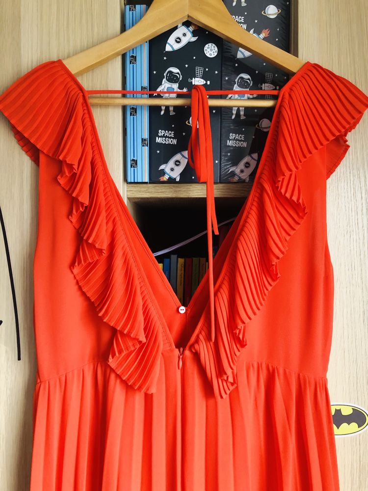 Piekna dluga czerwona suknia z plisami Zara M