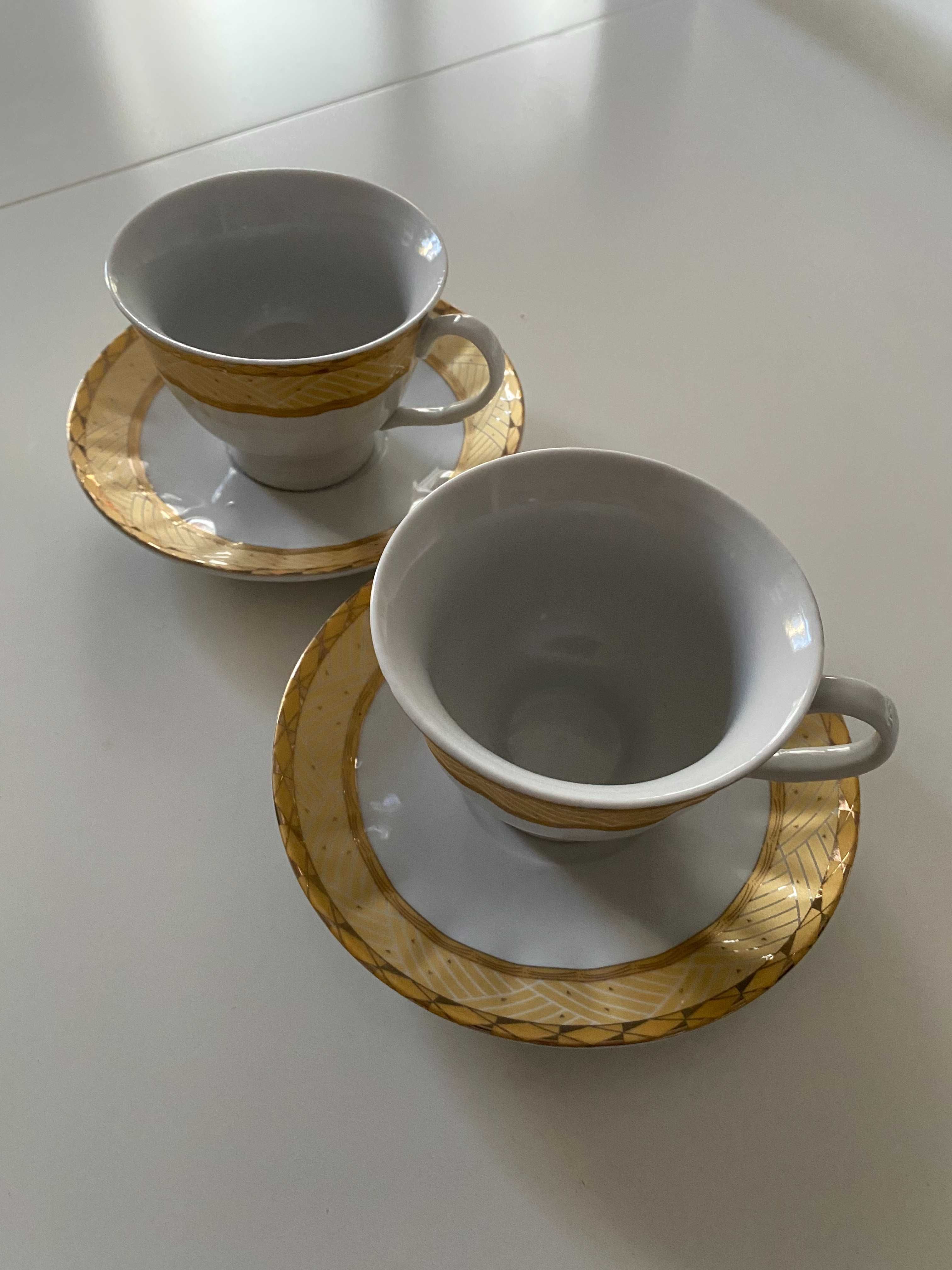 Filiżanki porcelanowe ze spodkami